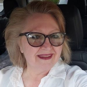 Meet your Posher, Debra